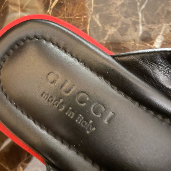 Mens Gucci thongs - Picture 2 of 4